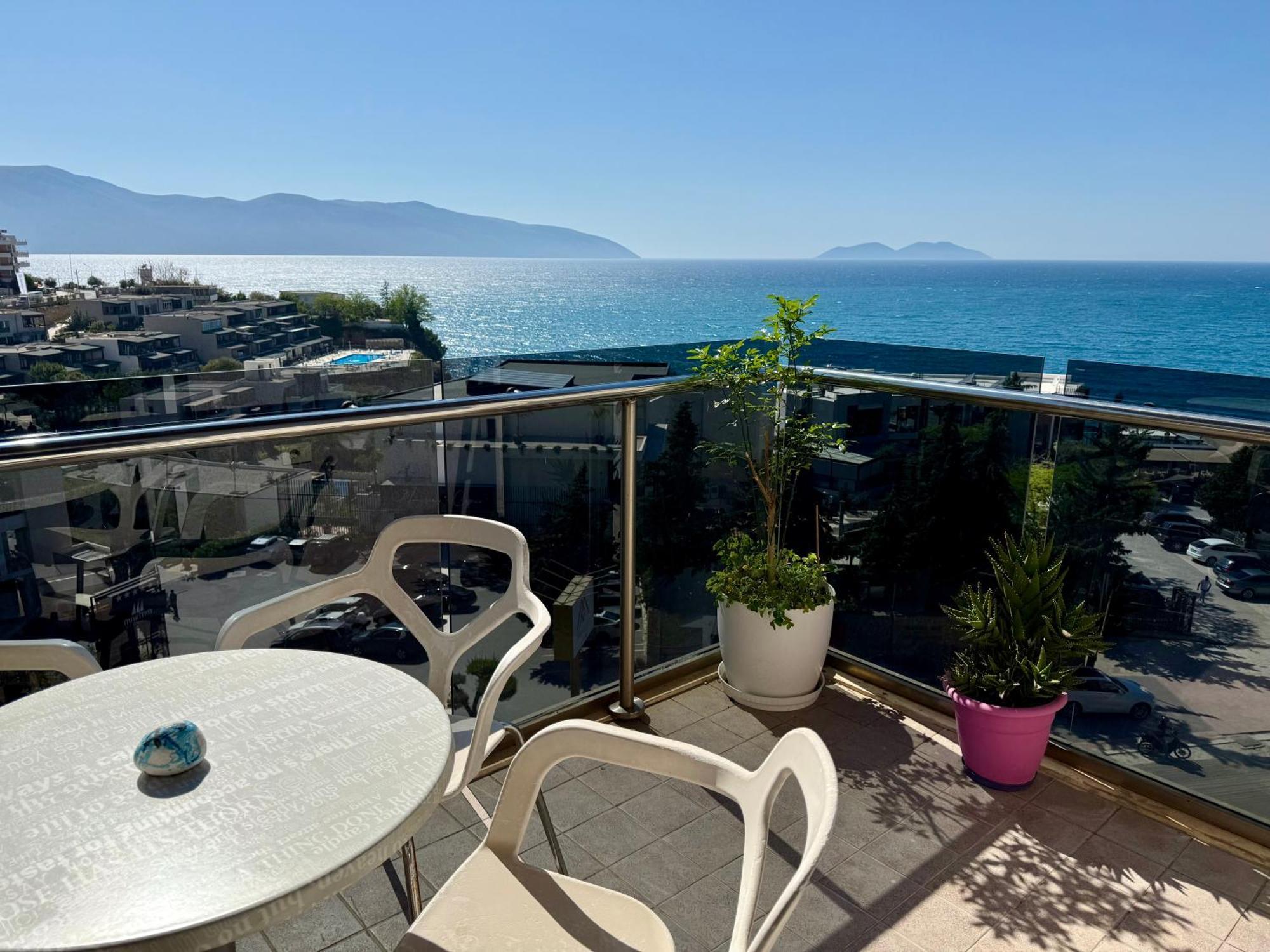 Spectacular Seaview Apartment Вльора Екстер'єр фото